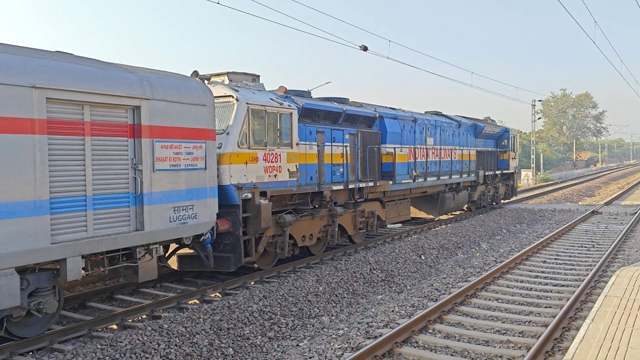 14804 Jammu Tavi Bhagat ki kothi Express Departure from Jodhpur Cantt #trainspotting #railfan_akshat