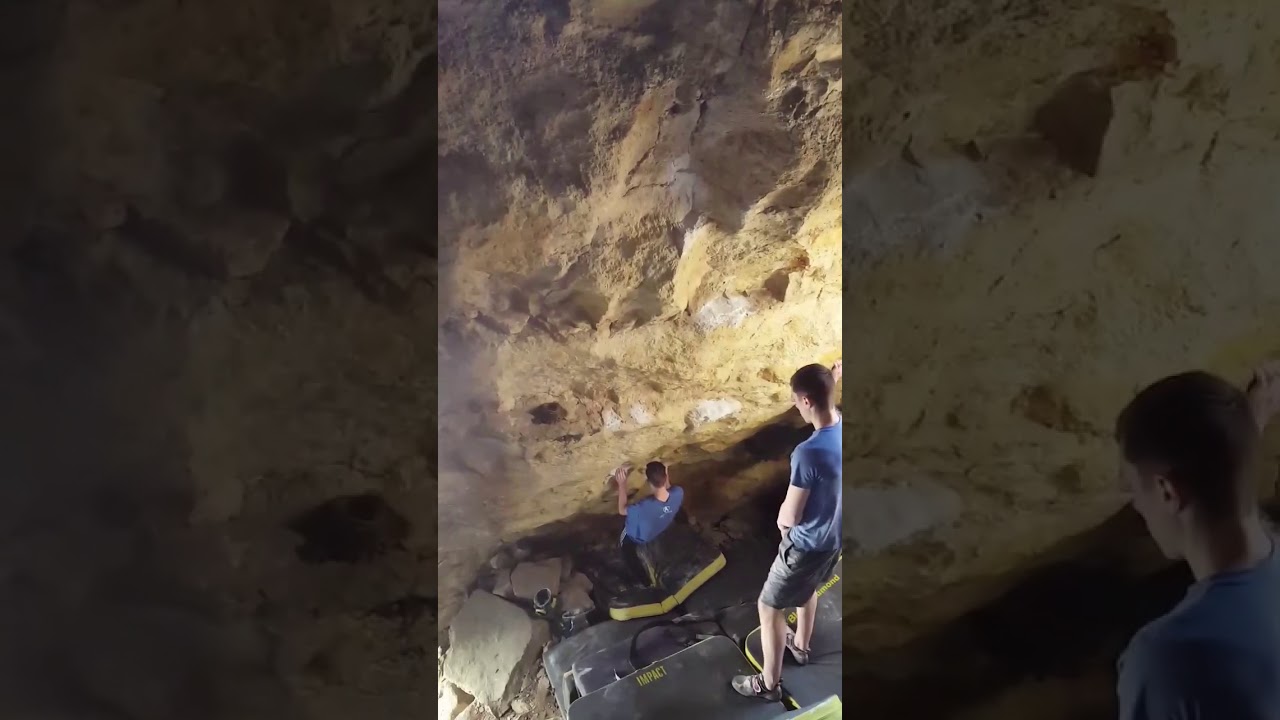 Gunks bouldering - Gas Chamber v10