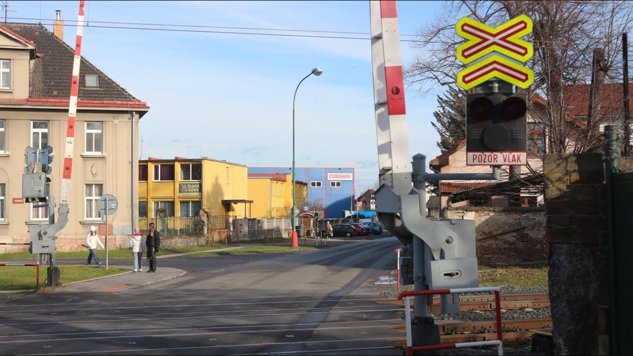 Železniční přejezd (AŽD-71) Velim 29.12. 2023