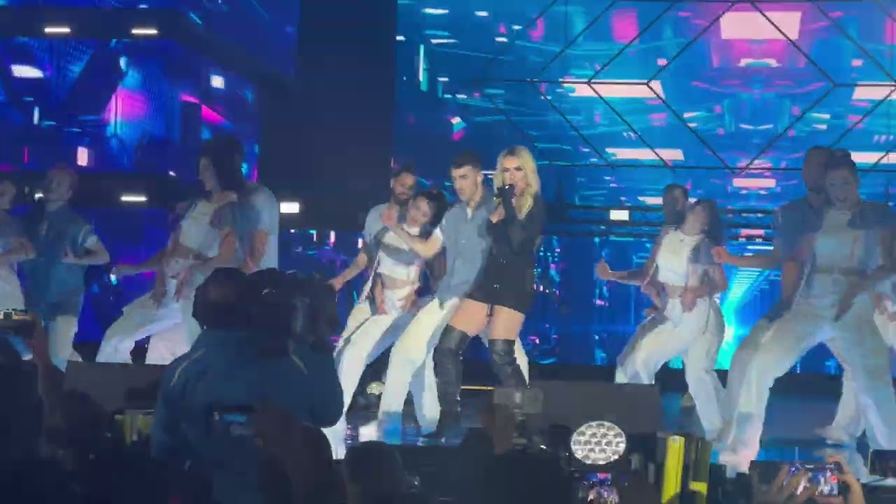 Murda & Hadise (4K) -  19 Mayıs Kutlamaları Girişi / Tüm Şarkılar (İBB 19 Mayıs 2023 Kutlamaları)