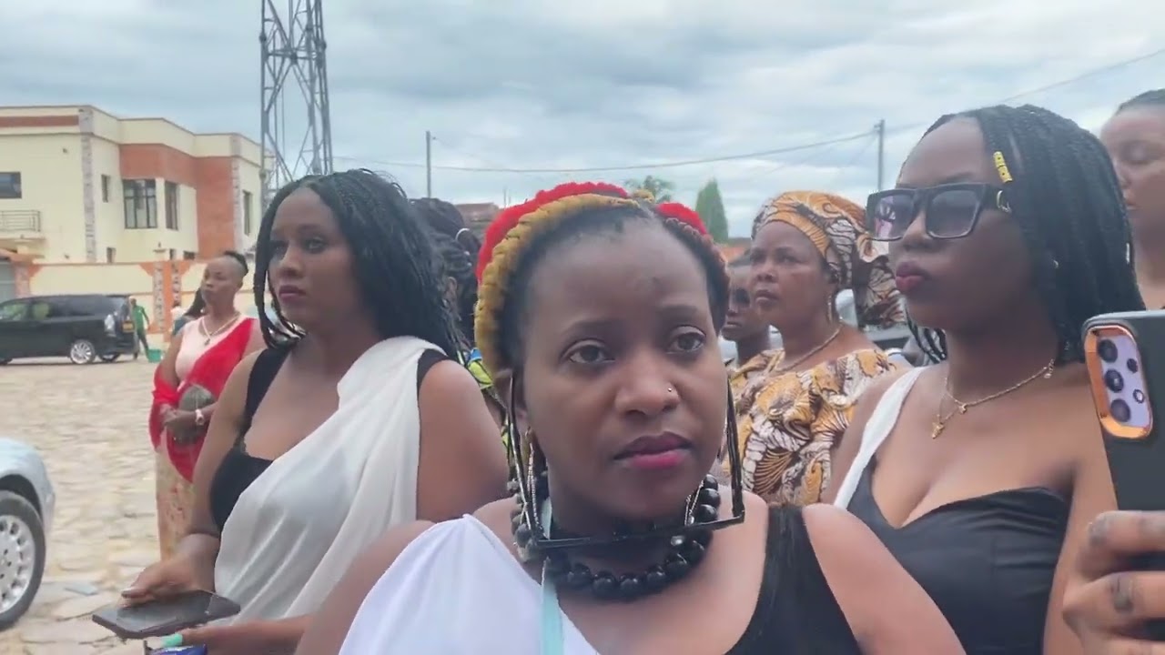 UMUBIRI W’UMUHISI IRAKOZE ERICA MISS ERICA UHEJEJE GUSHIKA KWISENGERO MU KININDO BAGOMBA KUMUSEZERA