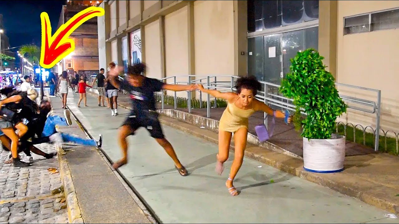 PEGADINHA - Homem Moita - Bushman Prank