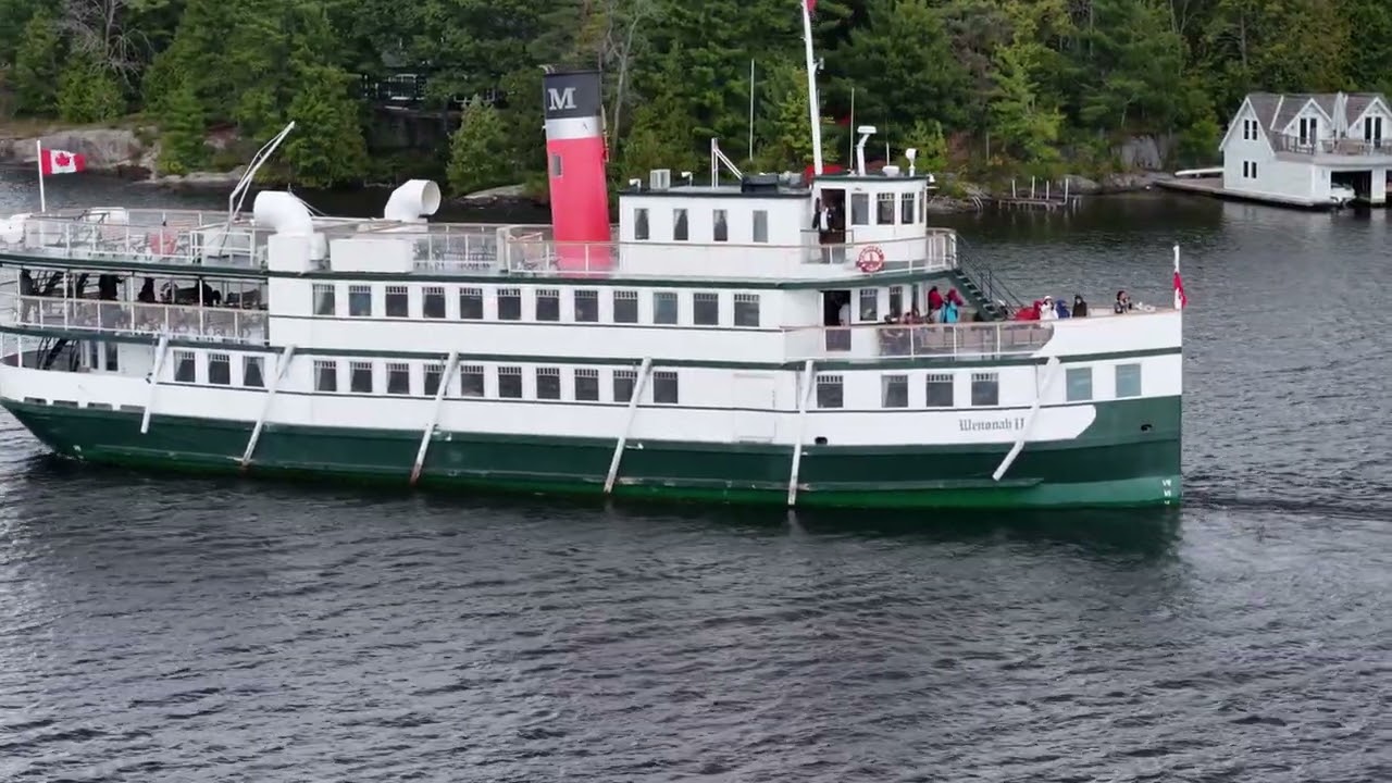 Wenonah II steamship on Lake Muskoka / Gravenhurst Cruise ship on Muskoka lake