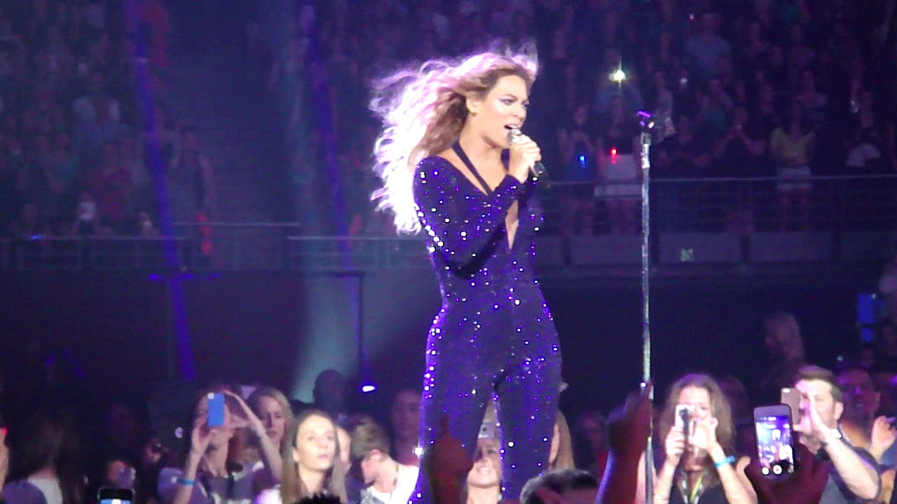 Beyoncé performing 
