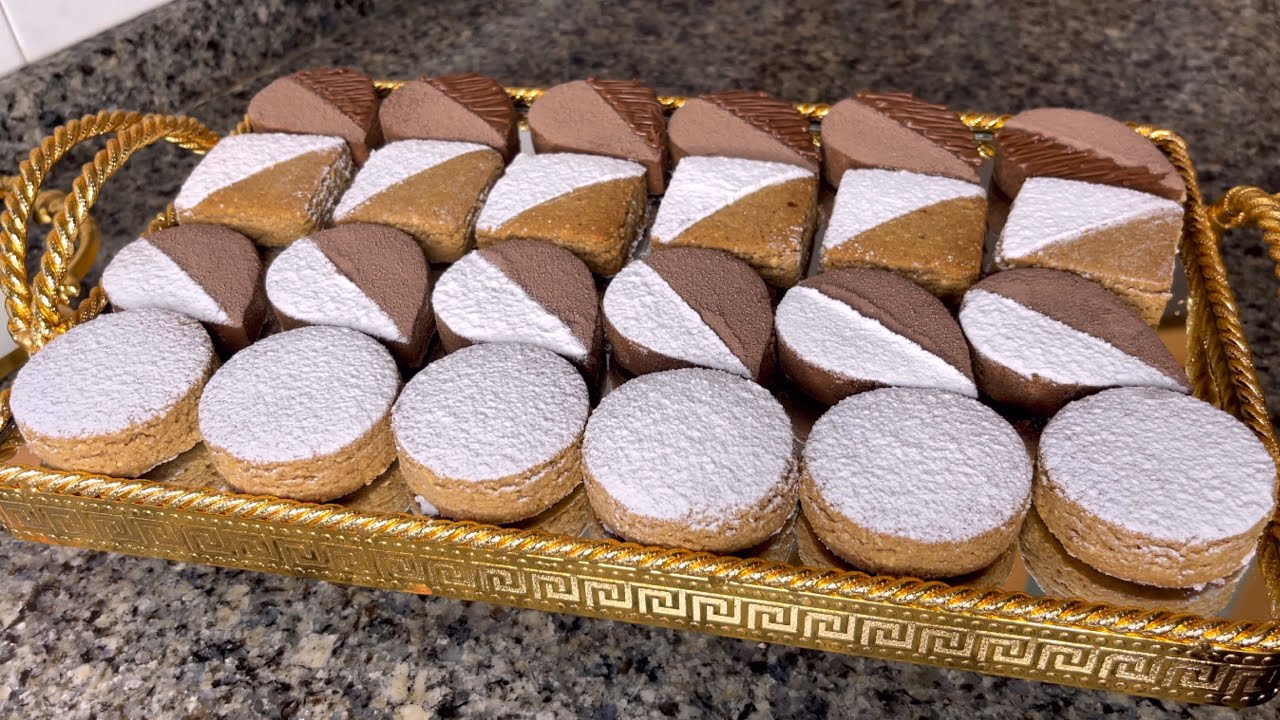حلوة رووعة👌🏻حلوة اسبانيا كذوب في الفم بمكونات بسيطة ب2 مذقات مختلفة 😍كل وحدة تنسيك في الاخرى