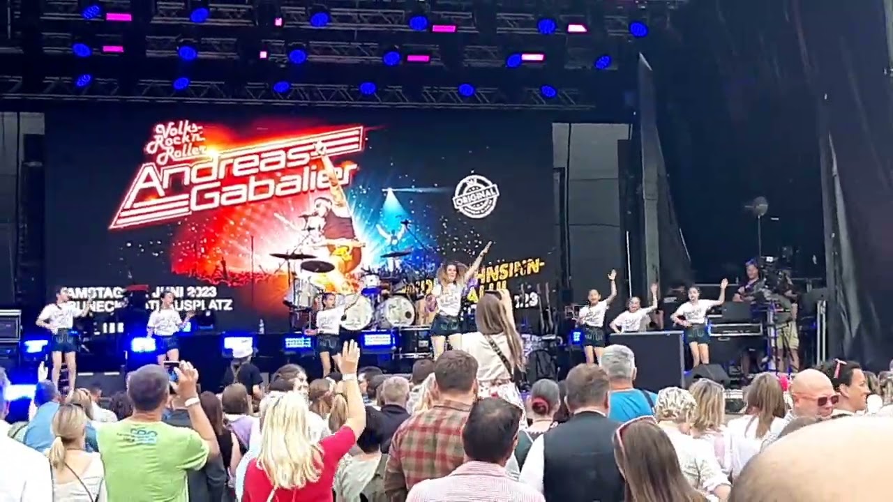 Hulapalu Tanzgruppe -Andreas Gabalier am 10.Juni.2023 in Bruneck
