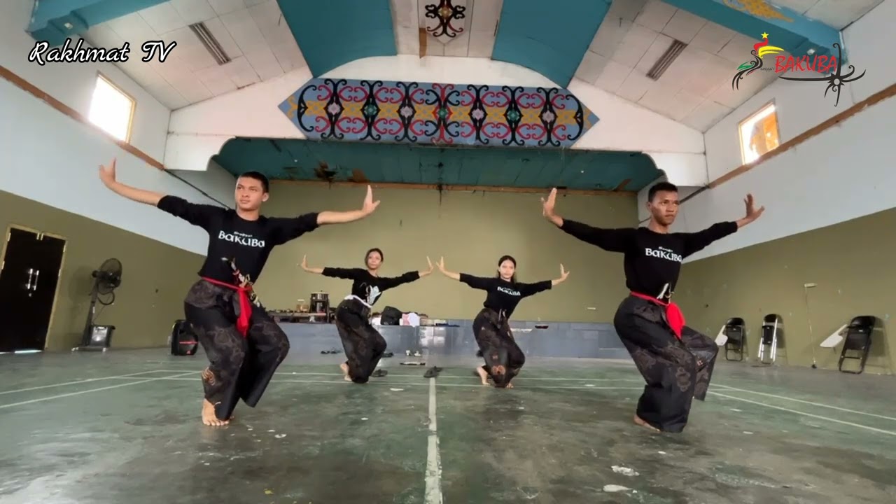 Tari Kreasi Mandau Talawang