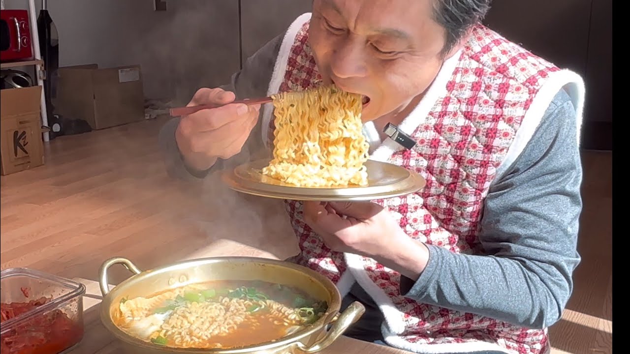안성탕면2봉에 찬밥말아서 먹으니~