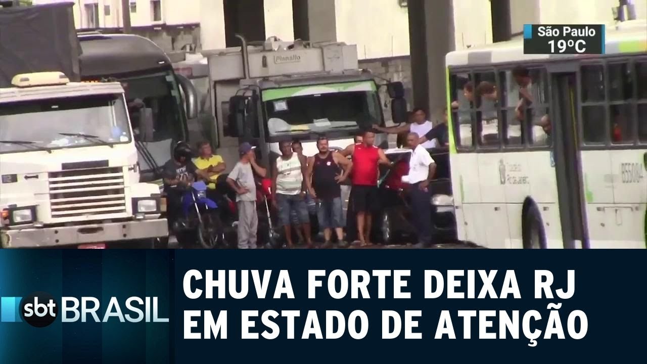Chuva forte deixa Rio de Janeiro em estado de atenção | SBT Brasil (24/12/18)