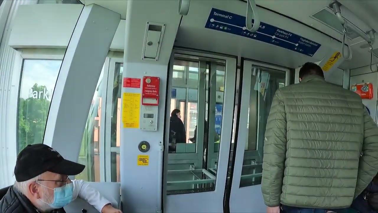 Hängebahn am DUS Airport SkyTrain / Suspension railway SkyTrain