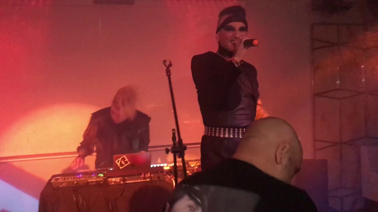 89S† & PETRA FLURR 