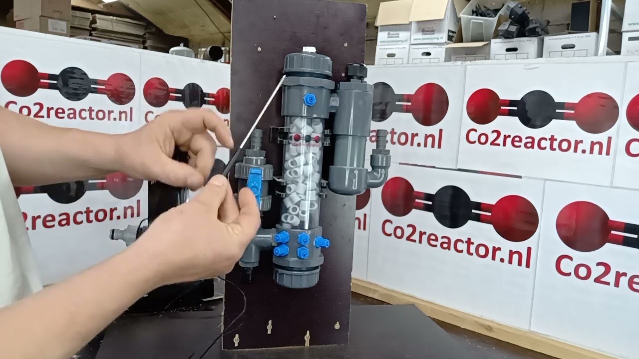 Co2reactor met inline houders, aftap vulpunt en doseerpomp aansluitingen