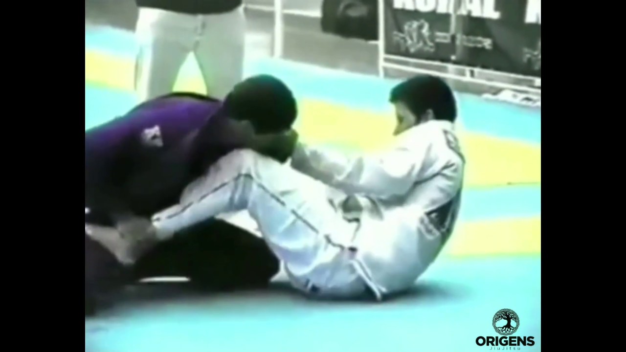 Demian Maia vs Roger Gracie (2002)