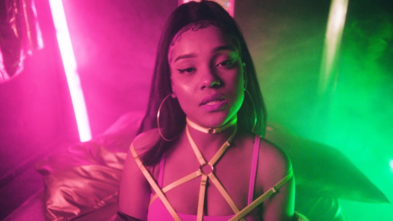 ONNiKA - AYO BIH (V&iacute;deo Clipe Oficial)