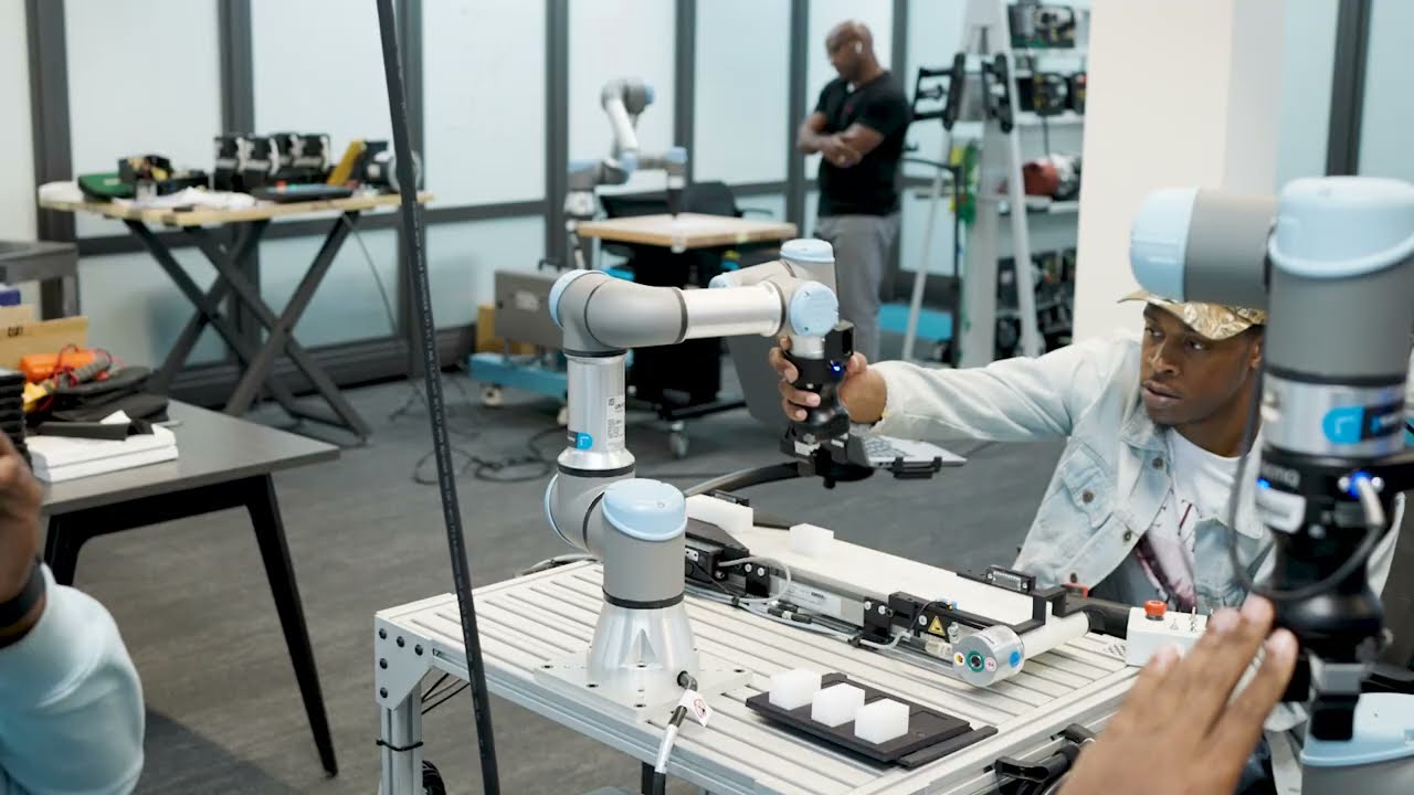 The Career Transformation: Cobots Prepare Students for High-Demand Jobs at Dallas College