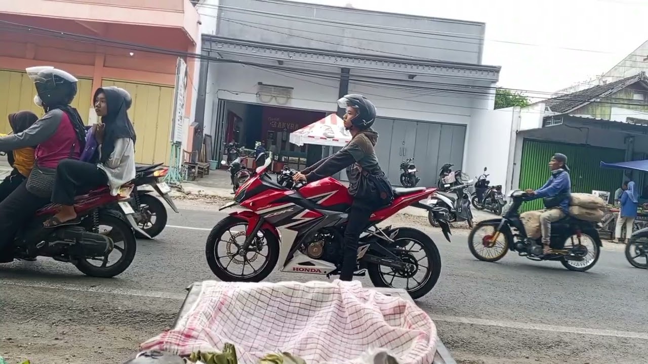 Suasana pasar merah di bulan romandon sangat‼️