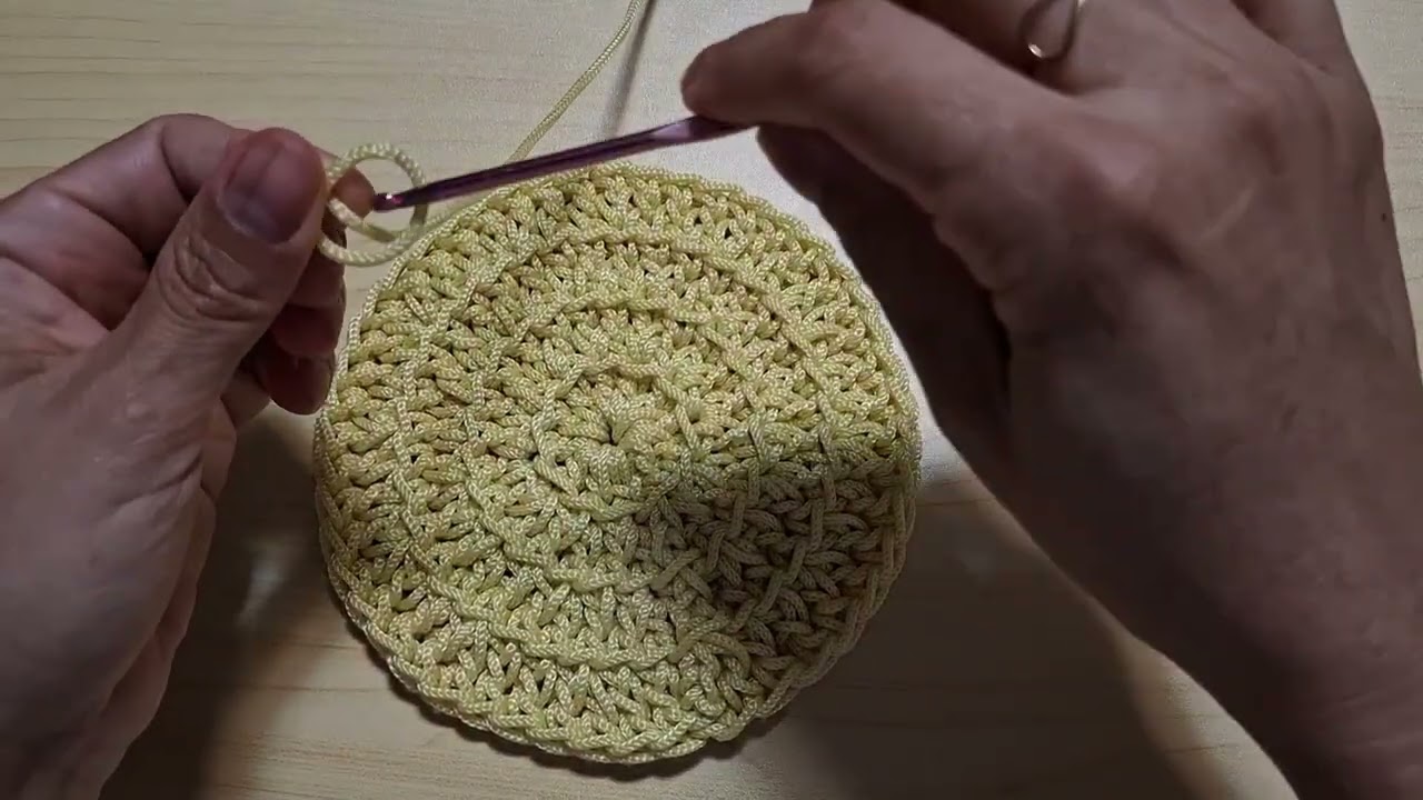 Mini bolsa flor de crochê 