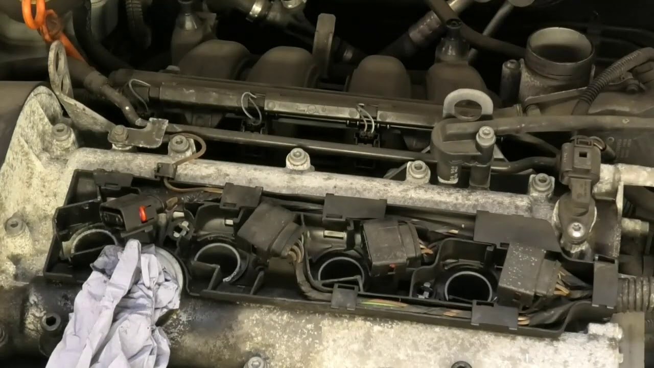 Снятие и замена свечей зажигания, катушек зажигания VW Polo 2007 1.4