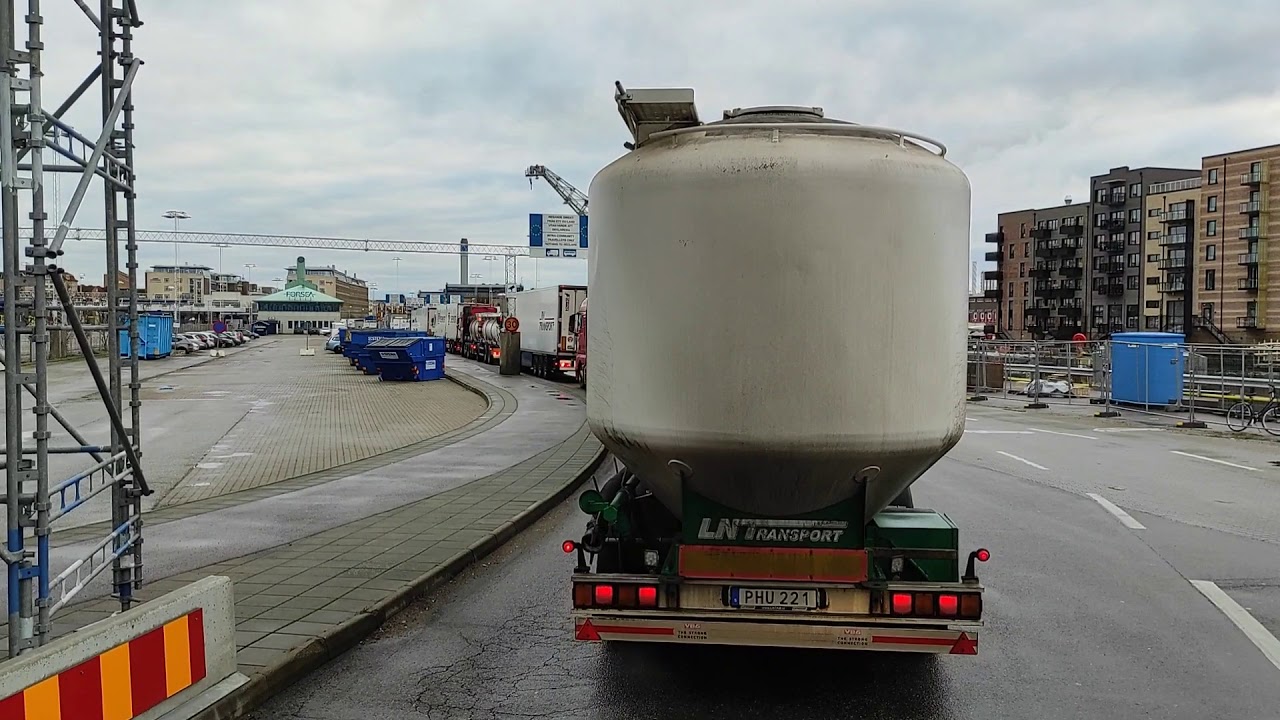 A little trip from Denmark 🇩🇰 to 🇸🇪 Sweden through the ferry (Helsingor - Helsingborg). Truck life