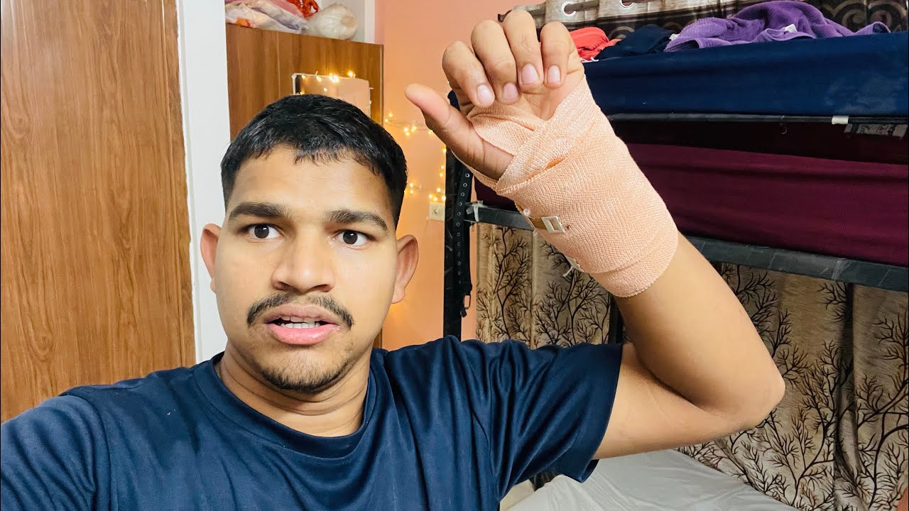 Aaj ￼Doctor Ne Dusra  Bandage Dal Diya 😱 || Bengaluru PG || #vlog 