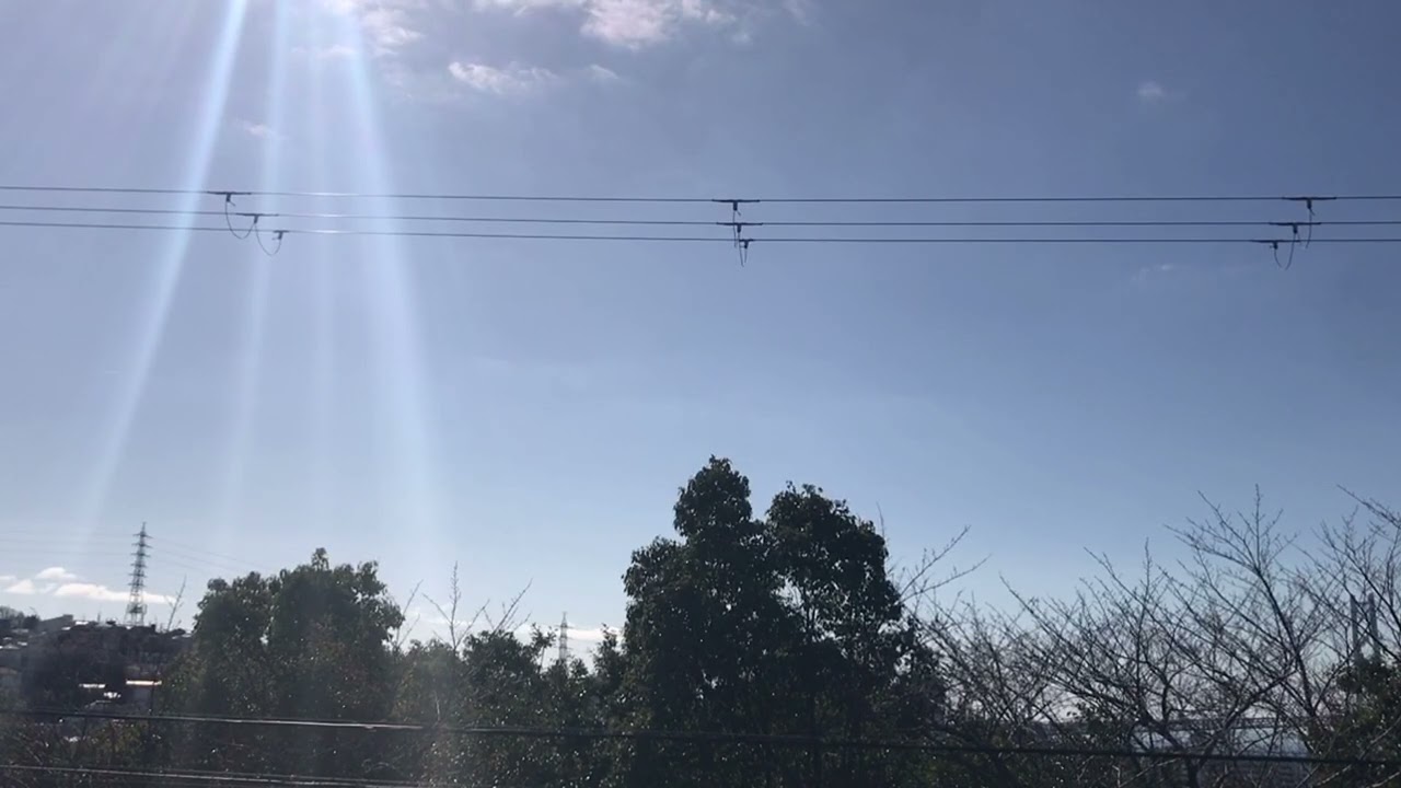 空を眺めるだけの動画（完全無言）←飛んでいるのは単なる飛行機です。Just a video of  staring at the sky.  It's just a plane flying by