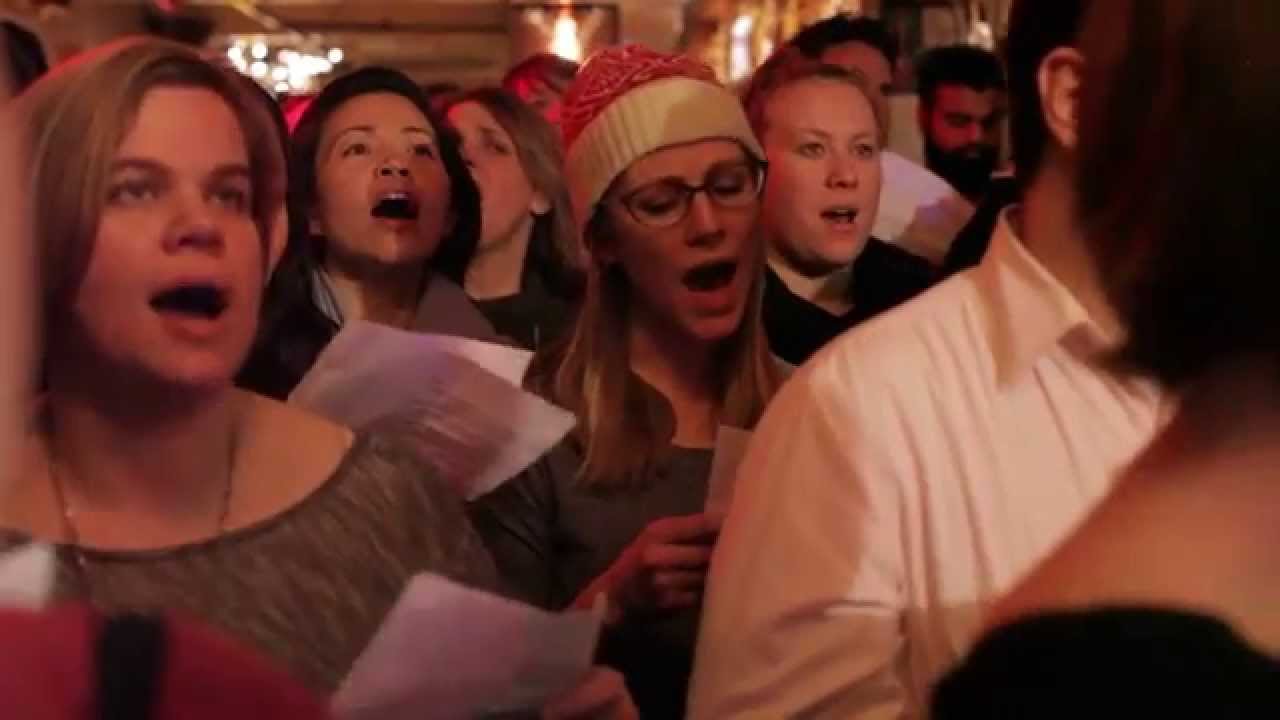 Choir! Choir! Choir! sings Foo Fighters - Everlong