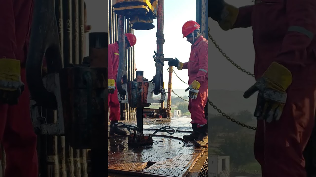 RIG FLOOR / DRILLING RIG / OIL AND GAS JOB