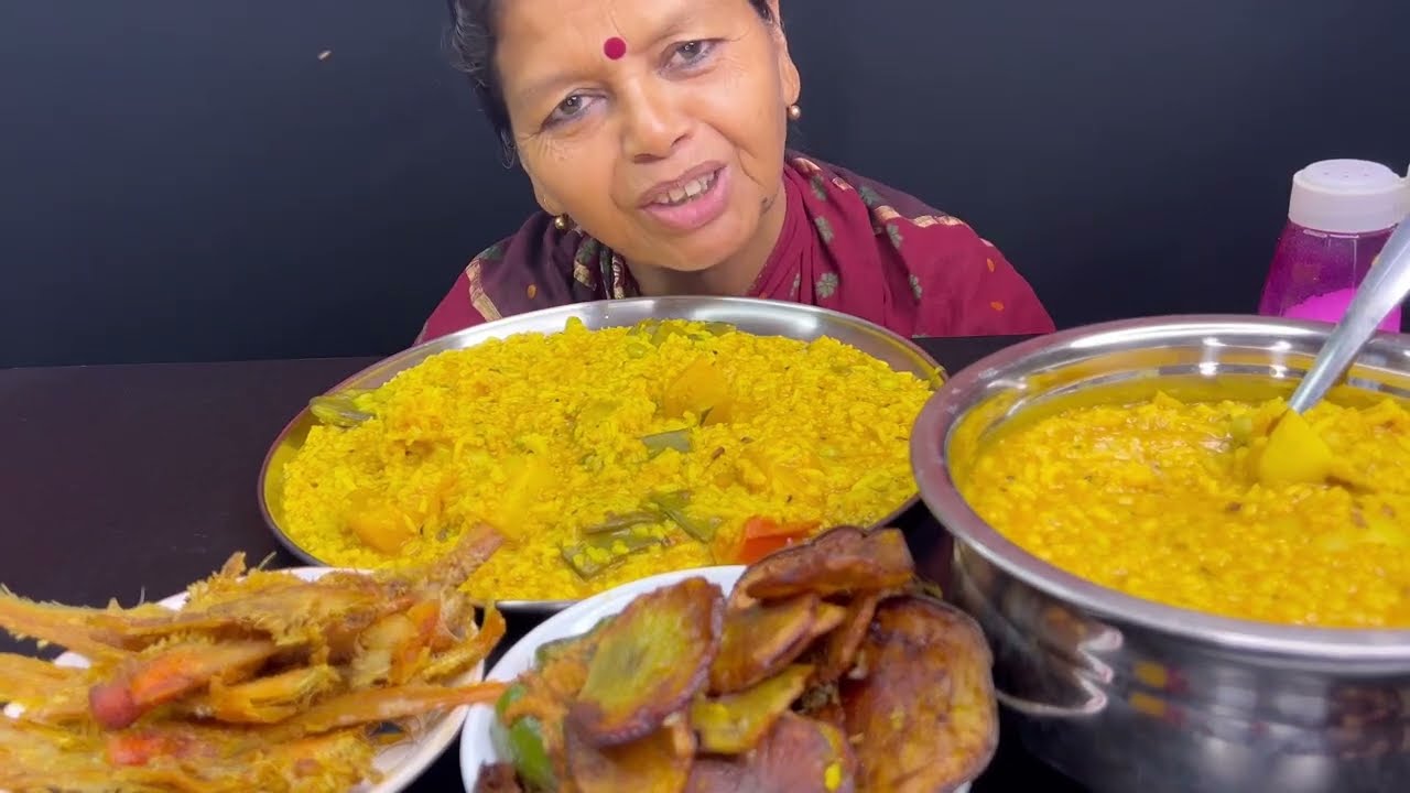 BIGBITES, EATING VEGETABLE KHICHDI WITH FISH FRY AND POTATO FRY ।।