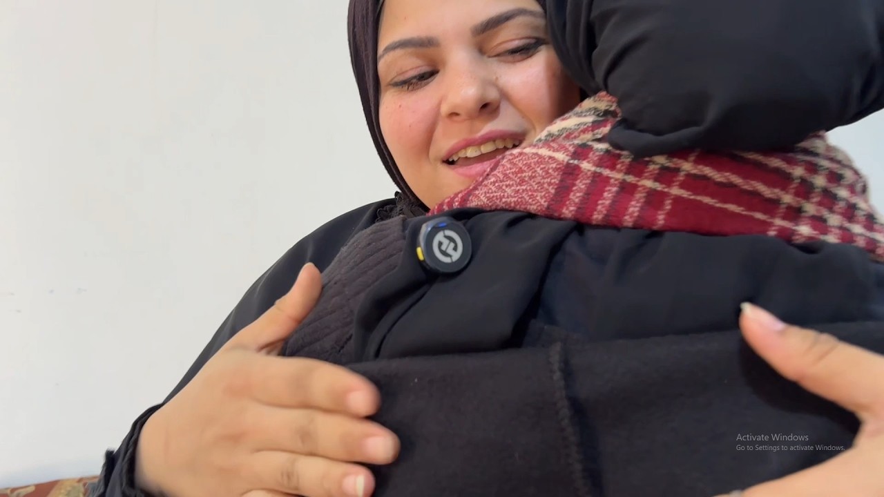 حطت مايك لصحبتها عشان تعرف بتكلم جوزها تقوله اى ! وطلبت الطلاق منه فورا