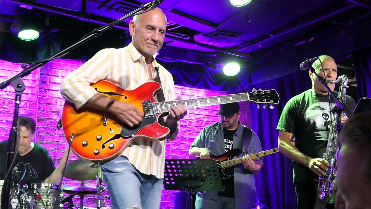 Larry Carlton - Minute by Minute & Deep Into It - Iridium, NYC September 20, 2025 (Late Show)