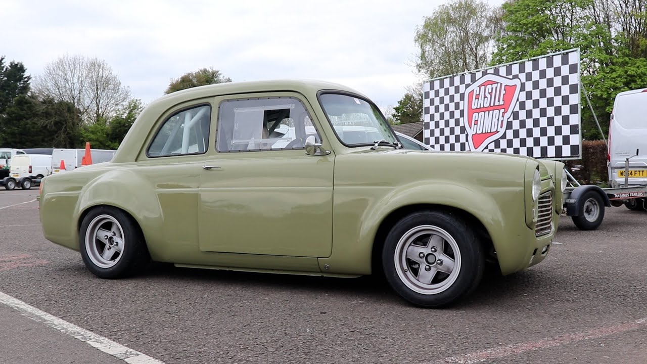 Weaving Through Traffic at Castle Combe Circuit - Busy Track Day!