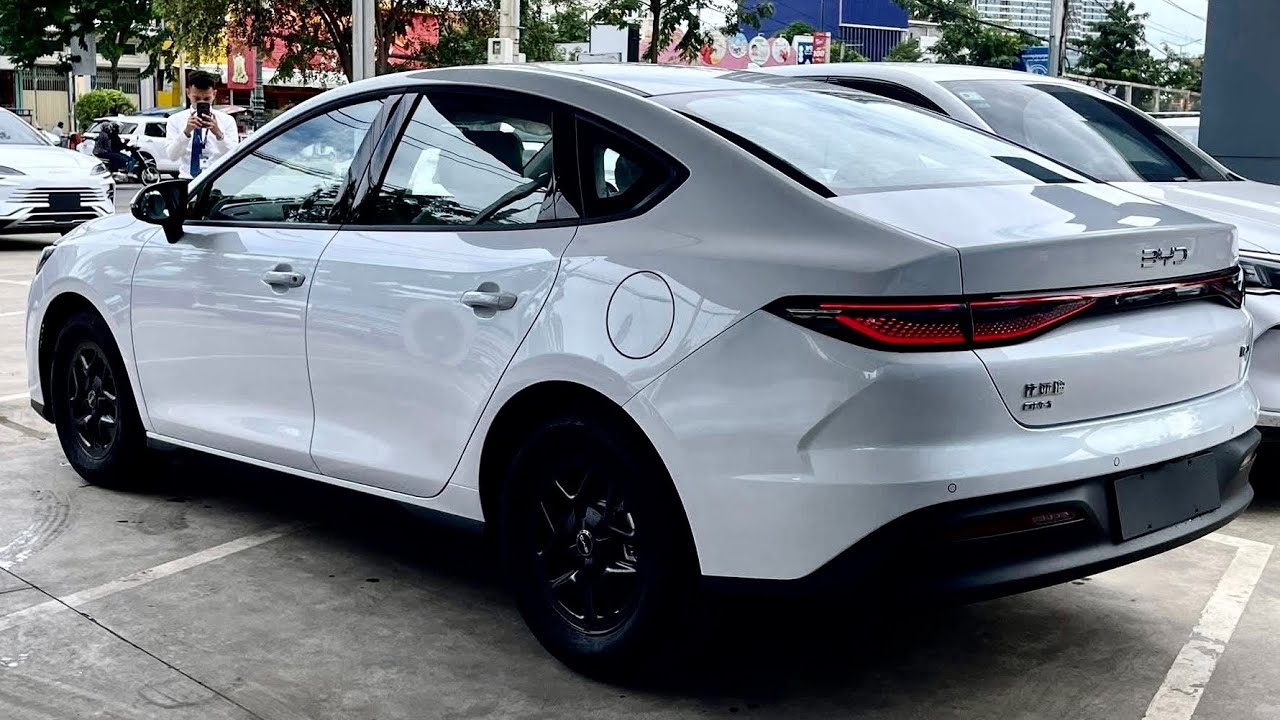 New BYD Seal 5 ( 2025 ) - Best Plug In Hybrid Sedan | Exterior and Interior Overview