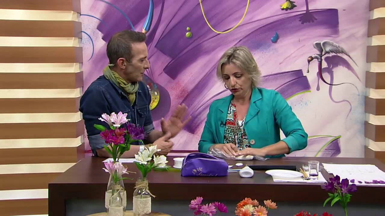 Mulher.com - 10/08/2016 - Astromélia em biscuit - Alessandra Assi PT1
