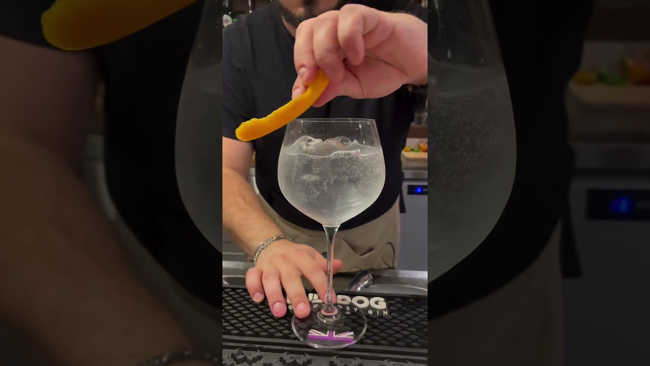 Preparazione Borgo Tonic all'Emporio di Ines, il Gin Tonic pi&ugrave; richiesto da tutti!