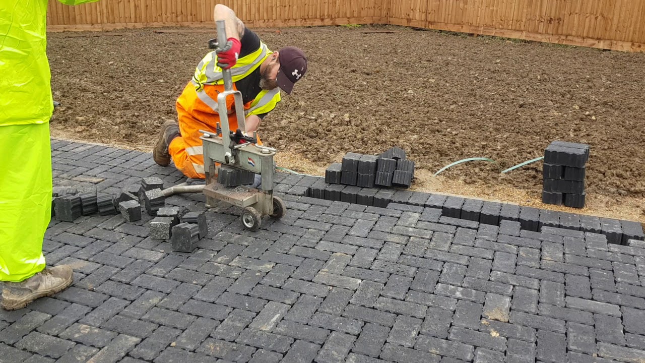 Quick guide how to cut in. Blockpaving B&H paving  an construction  style