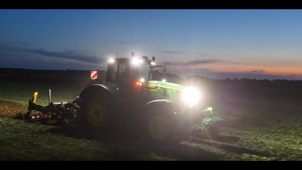 Testy John Deere 6M 250 od firmy AGROEFEKT  z pługiem dłutowym AGROLAND