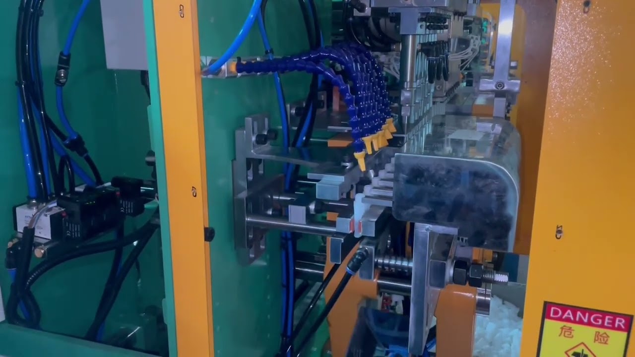 Most of glue bottle packaging manufacturers use super  extrusion blow molding machines.#plastics