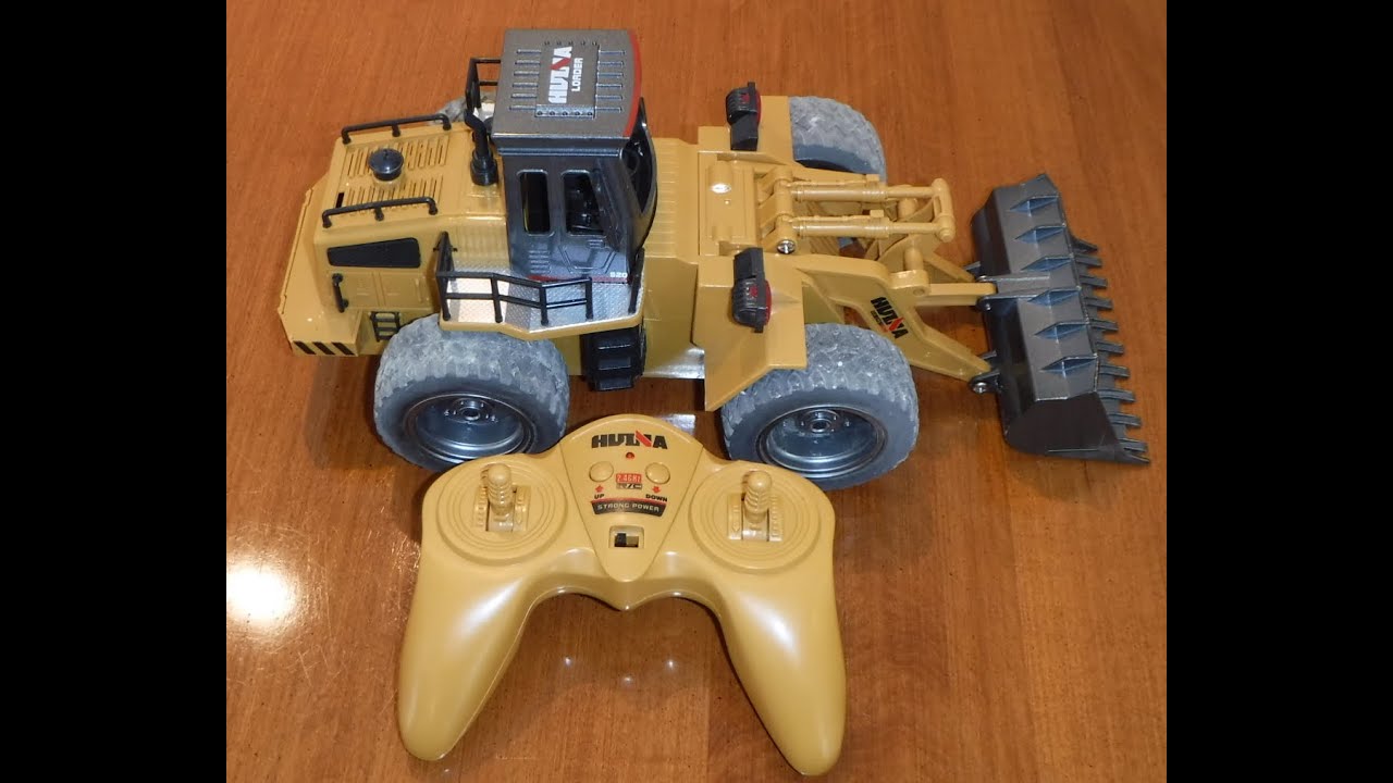 HuiNa Toys 1520 Six Channel 1/14 RC Metal Bulldozer Review Courtesy of Banggood