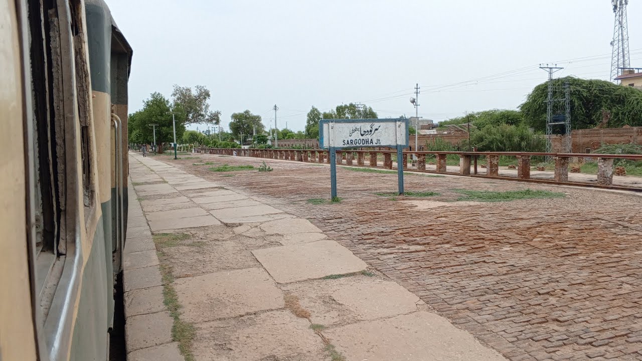 11 UP Hazara EXP With PHA_20 8318 Arrival Sargodha Junction Punjab 🇵🇰. #video #youtube #train #pha20