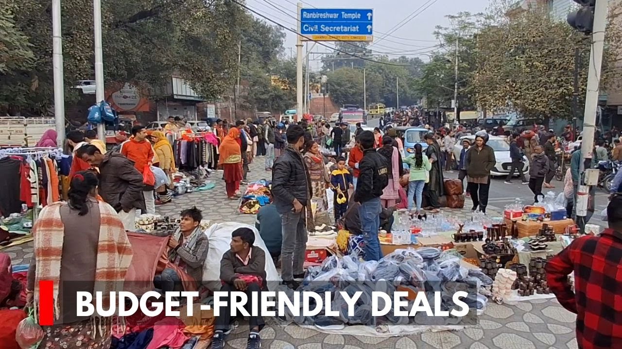 Jammu: Sunday Market Bustles with Shoppers Seeking Budget-Friendly Deals