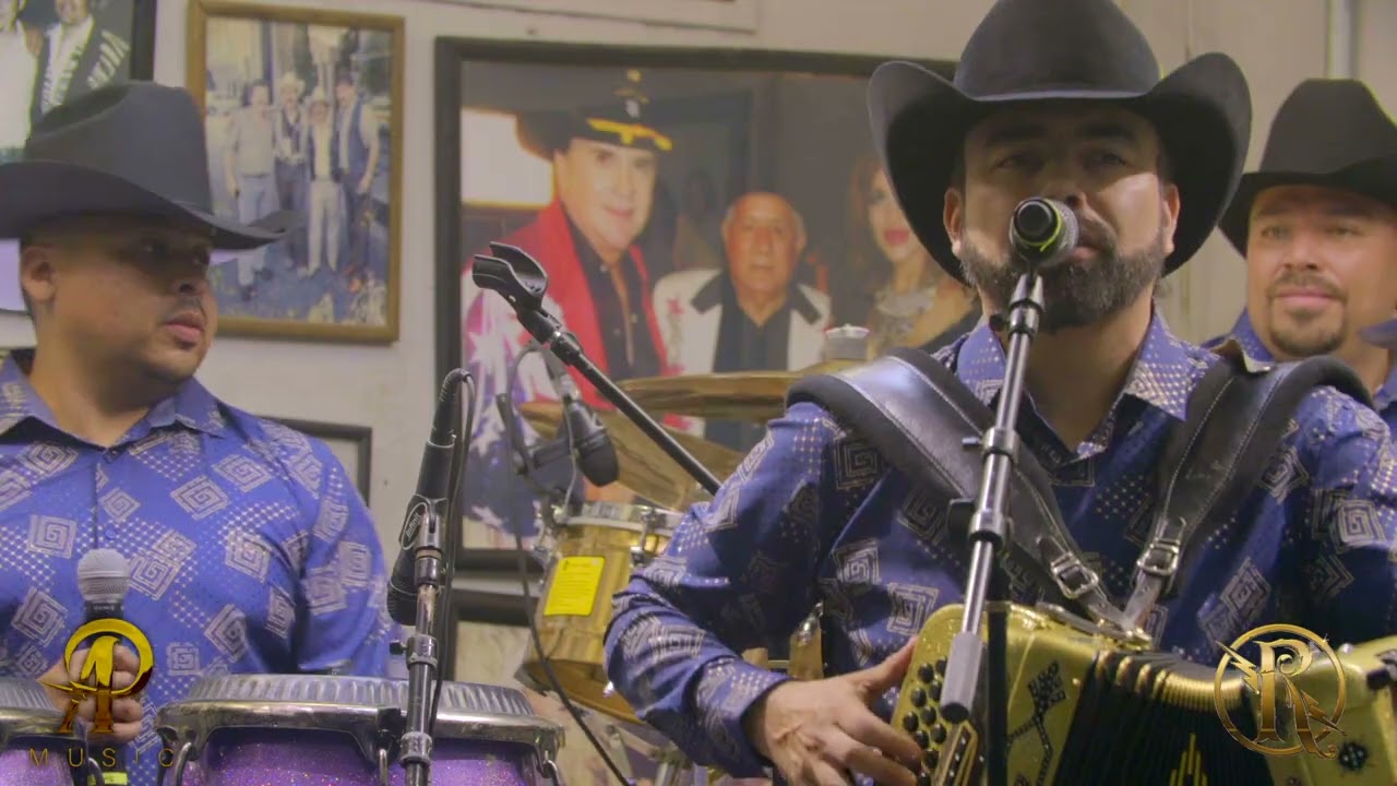 Ayer La Vi Por La Calle (En Vivo Desde Pilos Bar 2024)