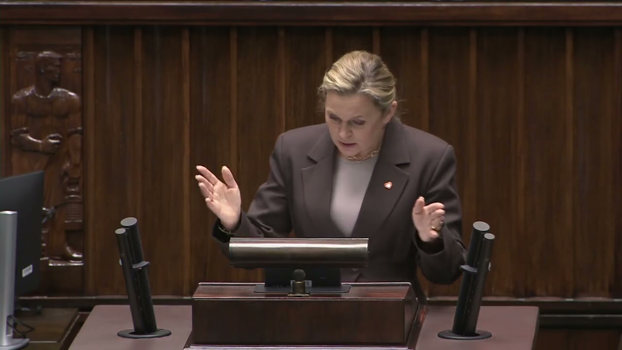 NOWACKA W AMOKU! Bezczelny atak na PiS ucieczką od problemów w szkołach?