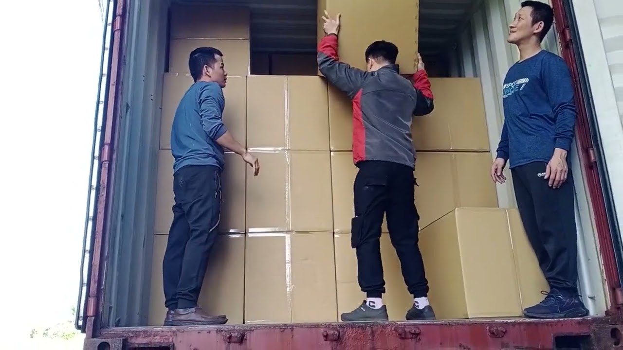 113年12月12日出貨櫃疊貨至墨爾本