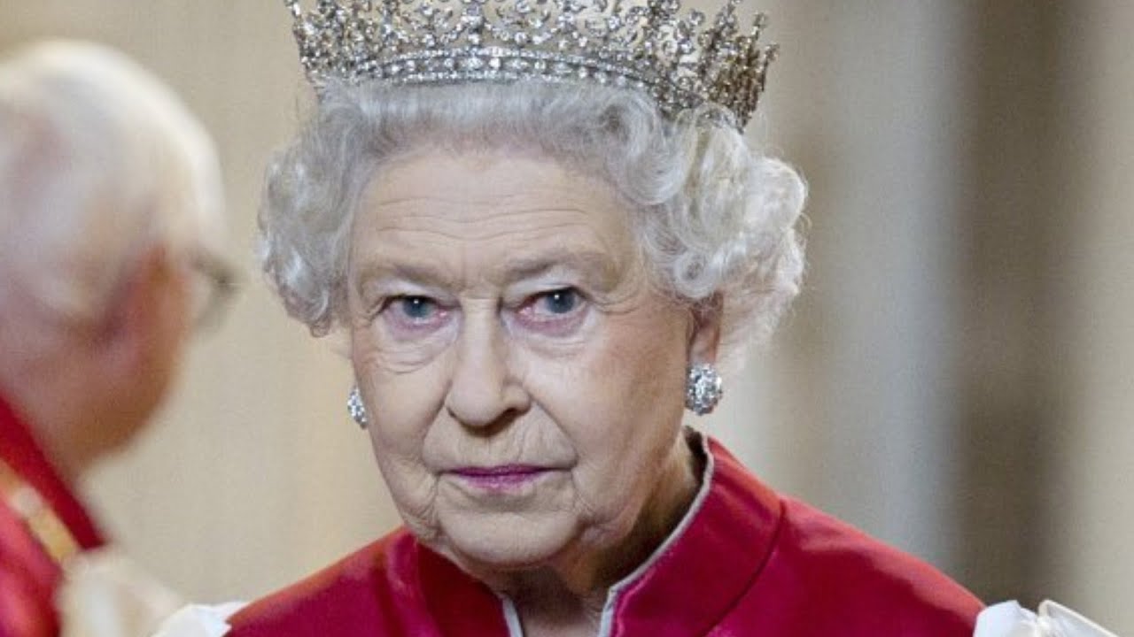 Trabajos Ridículos Que La Reina Isabel Hace Que Su Personal Haga