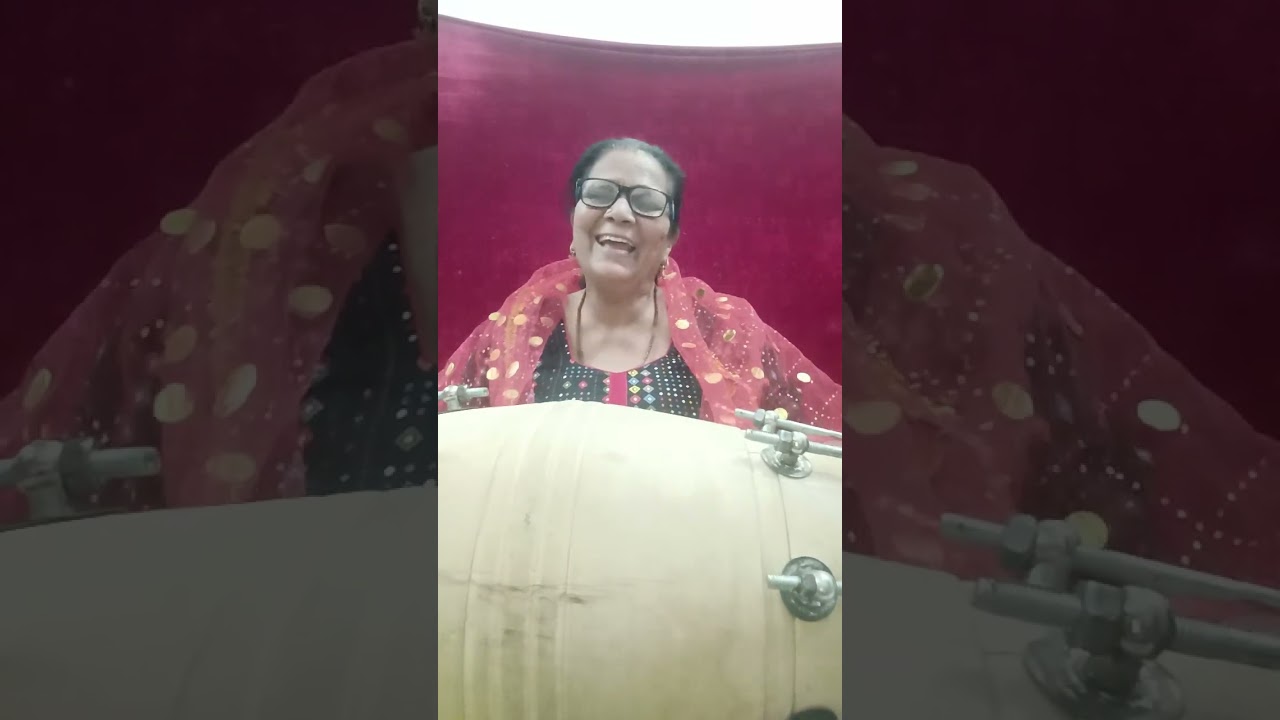 ज्ञान की ज्योत जलाए लेती, मोहन से प्रीत लगाएं लेती भजन। राधे राधे माधव कृष्णा। मधु।