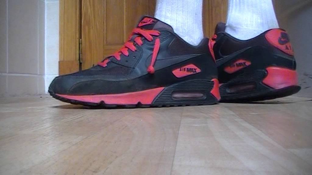 NIKE AIRMAX 90s AND NIKE SOCKS