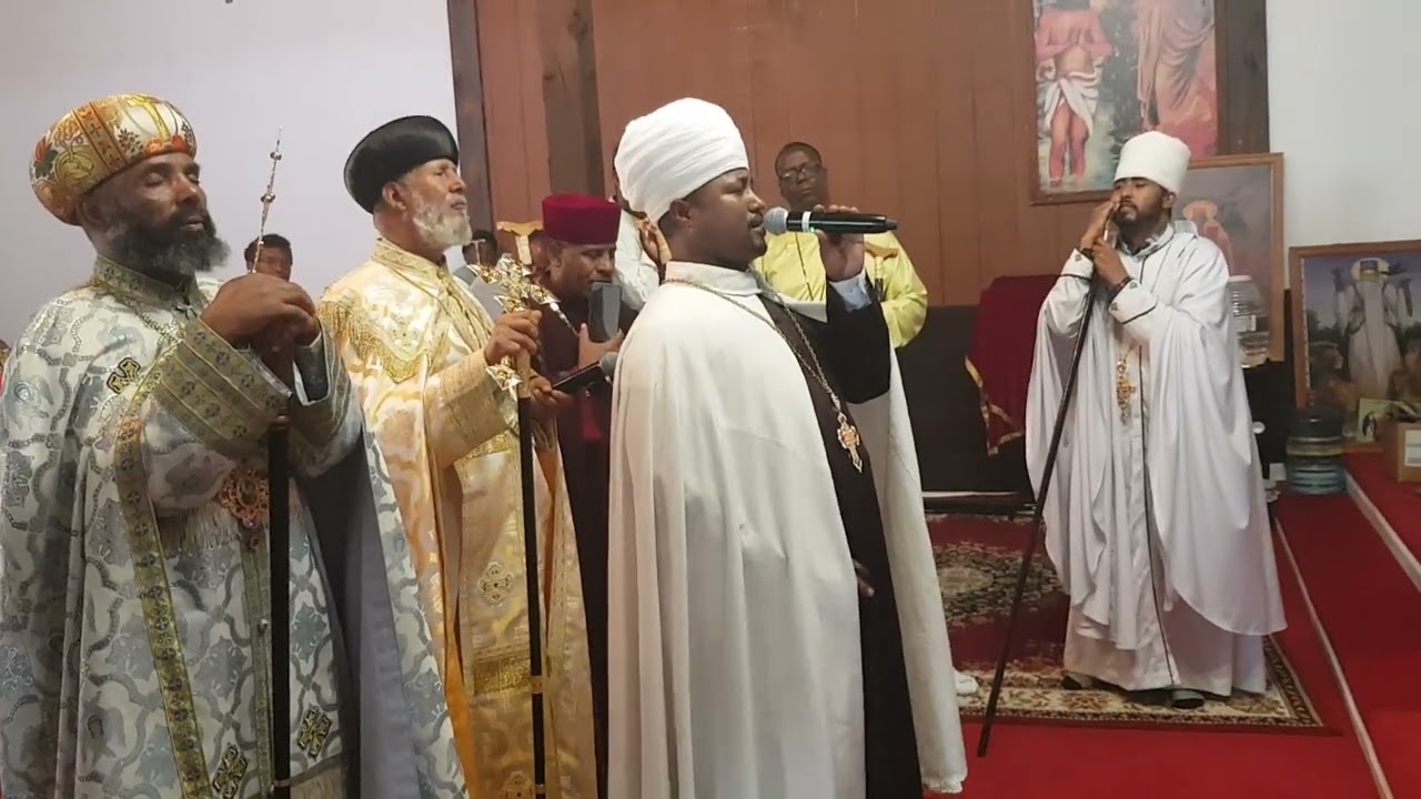 ብፁዕ አቡነ ማርቆስ ሊቂ እጣነ ሞገር ቅኔ ሲቀኙ ድምፀ መረዋው ሊ/ማ ልሳነ ወርቅ ተስፋው ምሬቱን ቀሸረው።ዜማ ለሚማሩ ሼር ኮፒ ፣ላይክ ፣ሰብስክራይብ ያርጉት።