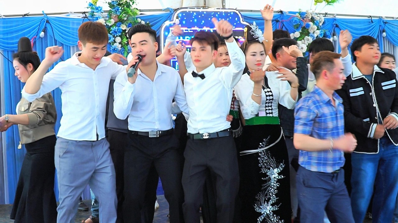 DANCE NHIỆT TÌNH TẠI LTH CR VĂN QUỲNH CD THỊ MÂU TẠI BẢN LỌNG CU XÃ MƯỜNG KHIÊNG TP SƠN LA