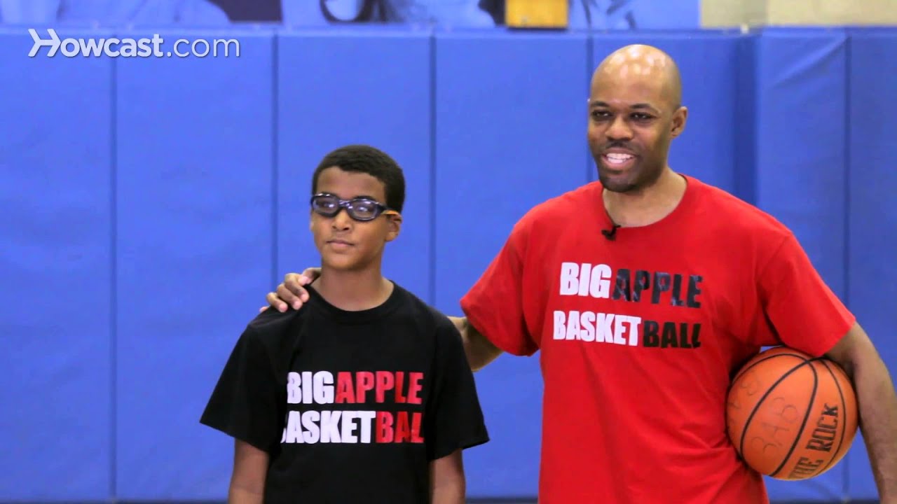 How to Throw a Blind Pass | Basketball Moves