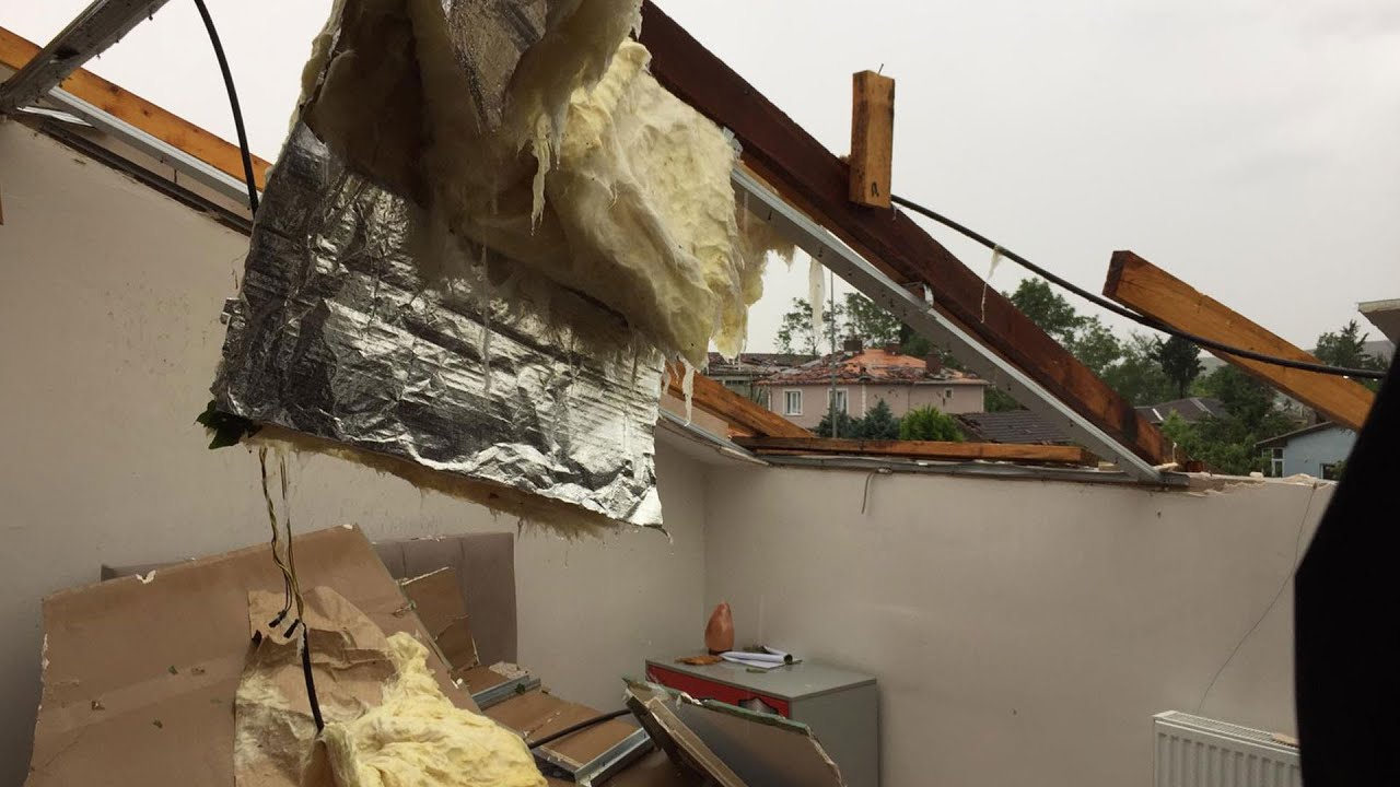 Çatalca'da hortum çatıları uçurdu, ağaçları devirdi